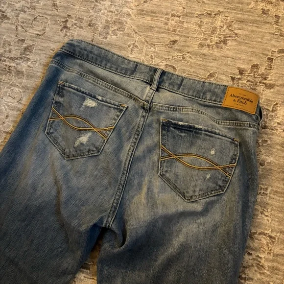 Abercrombie & Fitch Light Wash Bootcut Flare Jeans - Picture 4 of 6